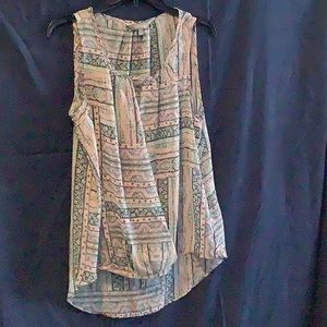 Daisy Fuentes flowy sleeveless top